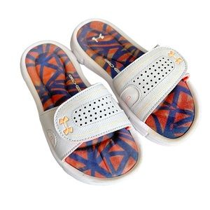 Under Armour big girl Size 1. Ignite Edge
VIlI Slide Sandals